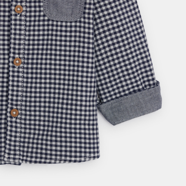 قميص بمربعات وقلنسوة باللون الأزرق، للفتيان الصغار